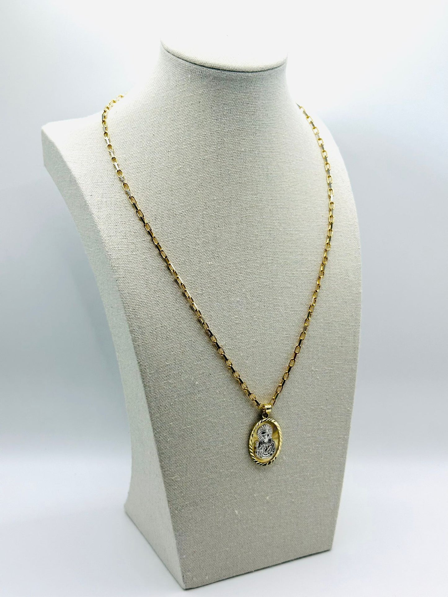Elongated Box Link Chain with Oval Medal Jesus Pendant in 10K Gold