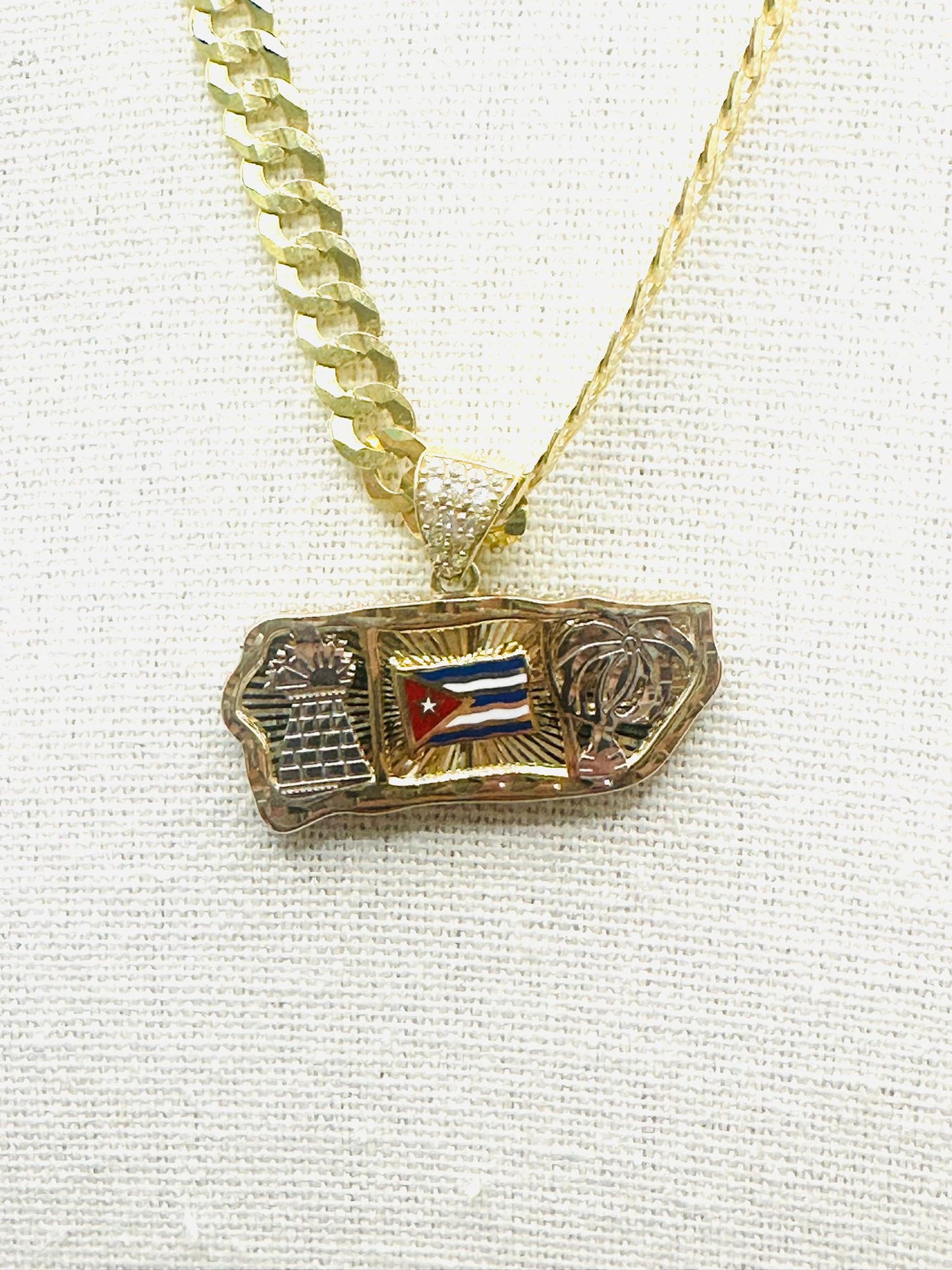 Bright Cut Chain with Cuban Flag Pendant in 10K Gold